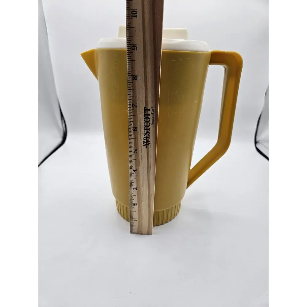 Rubbermaid Vintage  #2390 Yellow 2 1/4 Quart Party Plan Pitcher White Lid‎ Drink